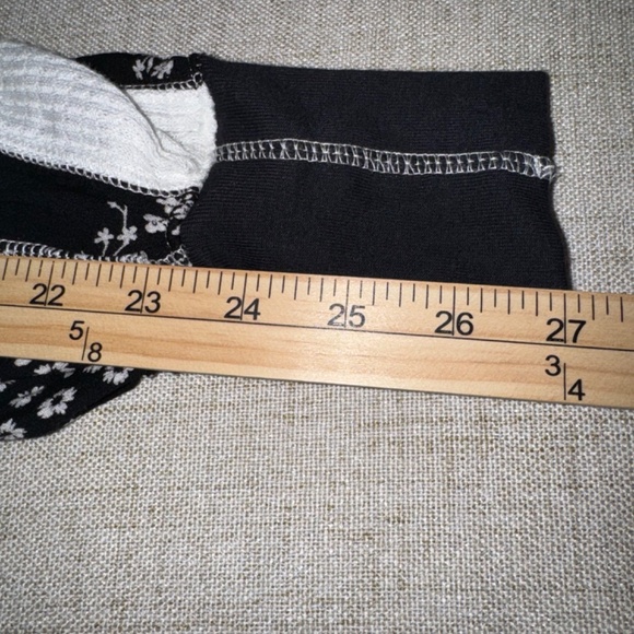 Free People | Auction Thermal Waffle Blk/Wht Floral Print Top | Size XS - Picture 11 of 11